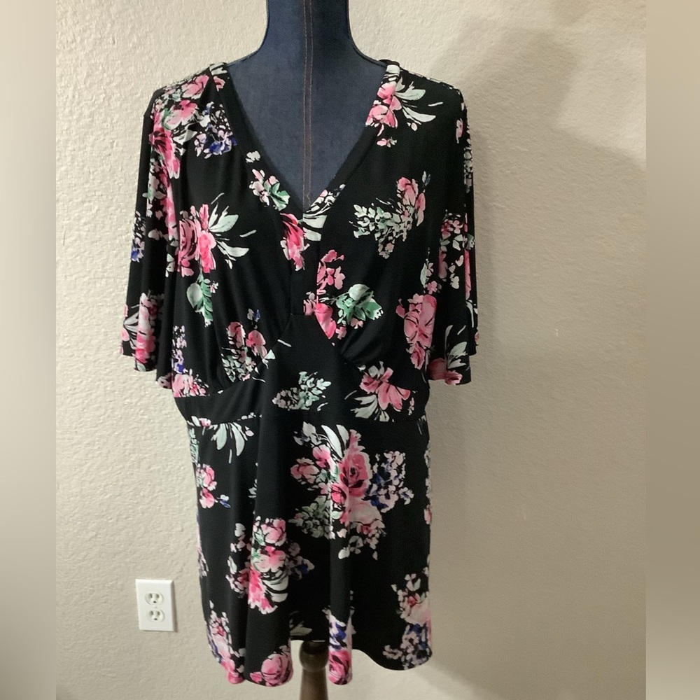Torrid Black Soft Pink Floral Short Sleeve V-Neck Blouse Top Women's Size 3X